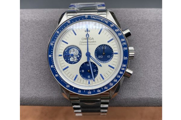 Replica Omega Speedmaster SS Blue Snoopy OMF 1:1 Best Edition White Dial on New SS Bracelet Manual Winding Chrono Movement